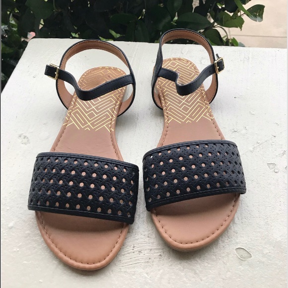 New black woven texture sandals 8.5 left - Picture 7 of 8